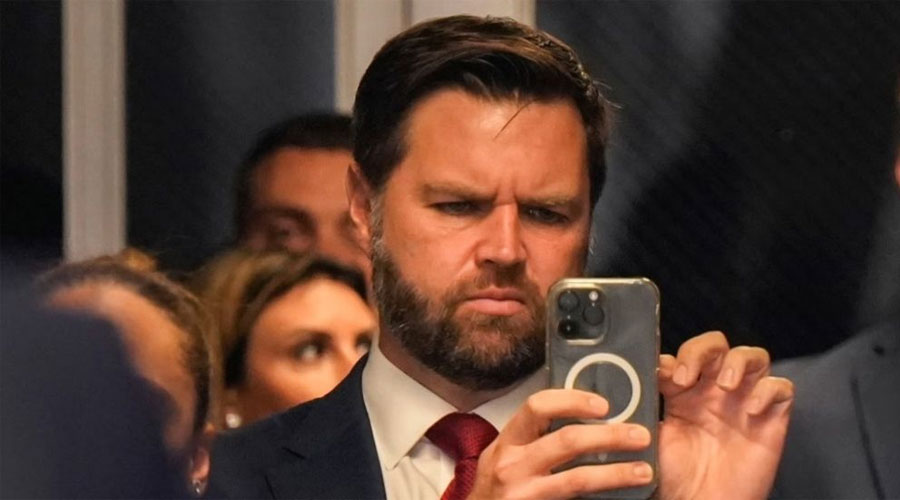 ভ্যান্সের ২১ ঘণ্টা: ট্রাম্পের ফোন বেজেছে বার বার