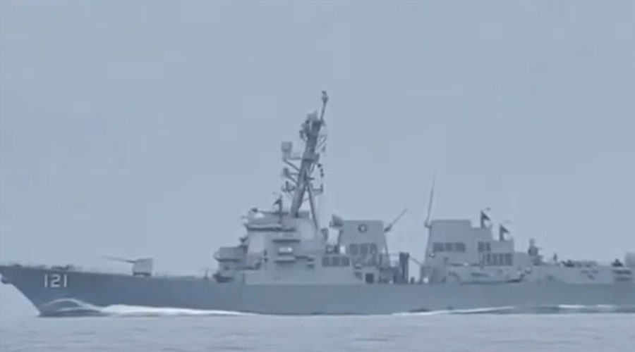 ইরান ক্ষেপণাস্ত্র তাক করতেই হরমুজ থেকে ‘পালাল’ মার্কিন যুদ্ধজাহাজ