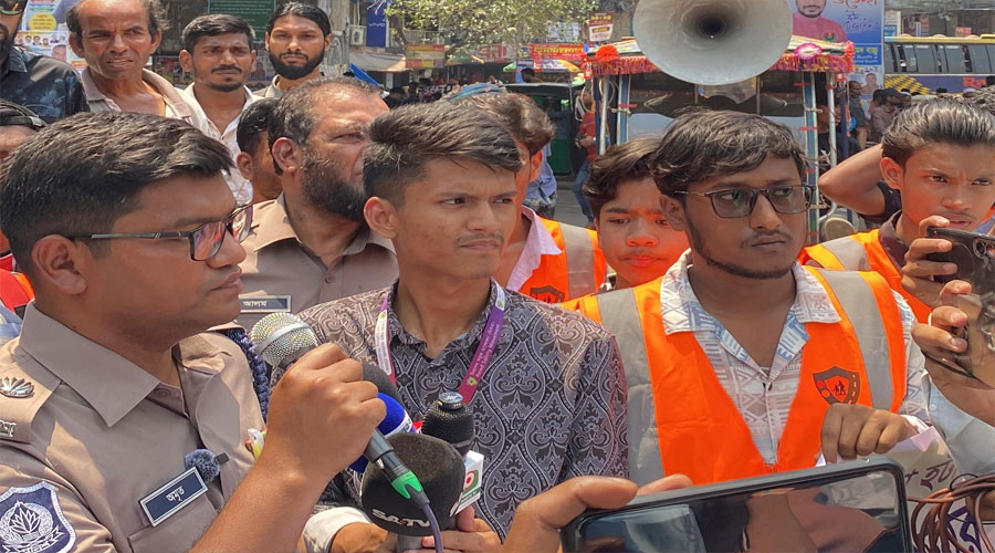 গাজীপুরে তাকওয়াসহ ফিটনেস বিহীন পরিবহনের বিরুদ্ধে মানববন্ধন, যোগ দিলেন পুলিশও