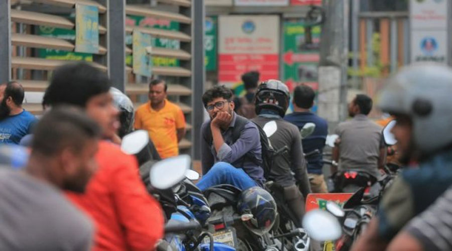 জ্বালানি তেল নিতে ‘ফুয়েল পাস’ চালু, শুরুতেই নানা ভোগান্তিতে গ্রাহক