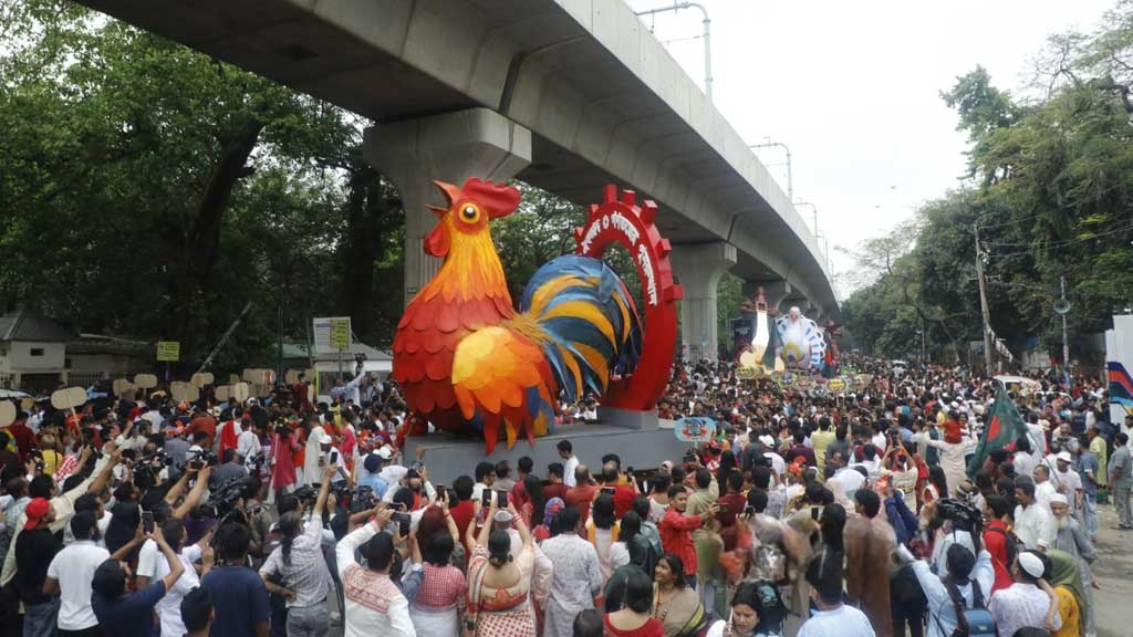 নববর্ষকে স্বাগত জানিয়ে ঢাবিতে ‘বৈশাখী শোভাযাত্রা’