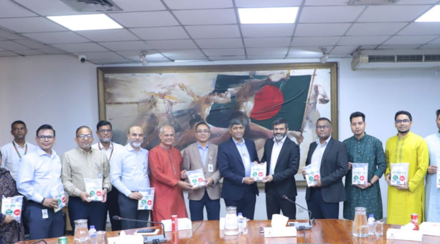 হজযাত্রীদের জন্য ‘হজ কেয়ার প্যাক’ দিচ্ছে বিমান বাংলাদেশ ও এসিআই