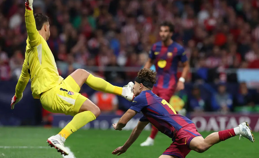 মুখে বুটের আঘাত, হাসপাতালে বার্সেলোনার ফুটবলার