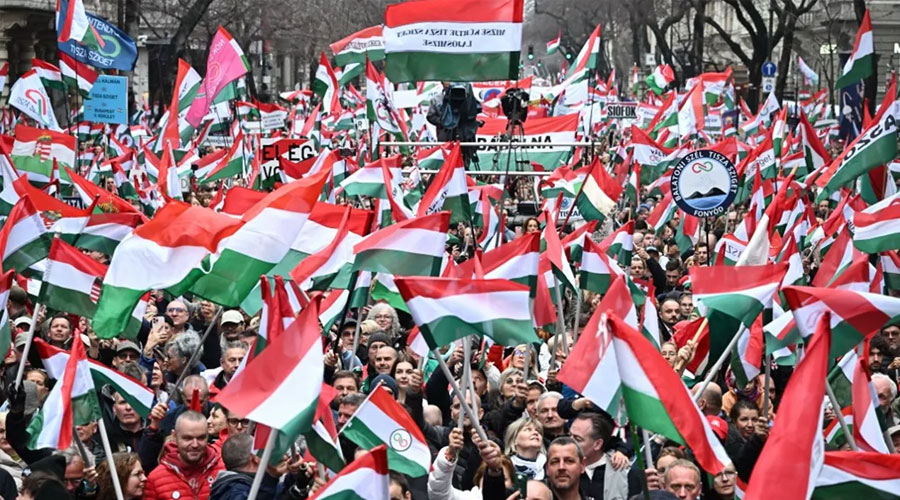 প্রেসিডেন্টের পদত্যাগ দাবি হাঙ্গেরির নবনির্বাচিত প্রধানমন্ত্রীর