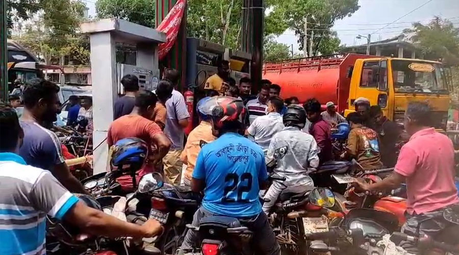 পিরোজপুরে জ্বালানি ব্যবস্থাপনায় প্রযুক্তির ছোঁয়া, চালু স্মার্ট ফুয়েল অ্যাপ