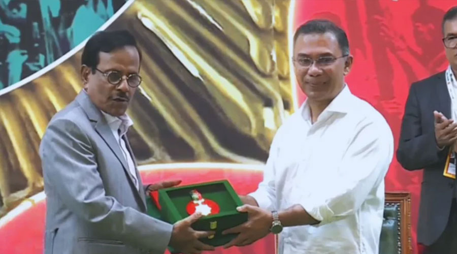 সংস্কৃতিতে কৃতিত্বপূর্ণ অবদানের জন্য স্বাধীনতা পুরস্কার পেলেন হানিফ সংকেত