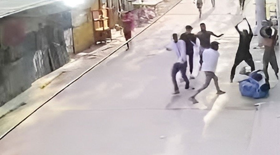 ‘এই সাদা গেঞ্জি পরেই ও আমার ছেলেটাকে কুপিয়েছে’