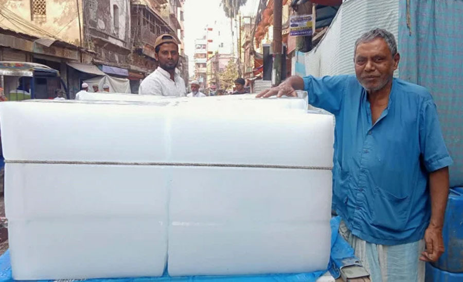আজকের এই ফ্রিজের যুগেও যেভাবে টিকে আছে বরফকল 