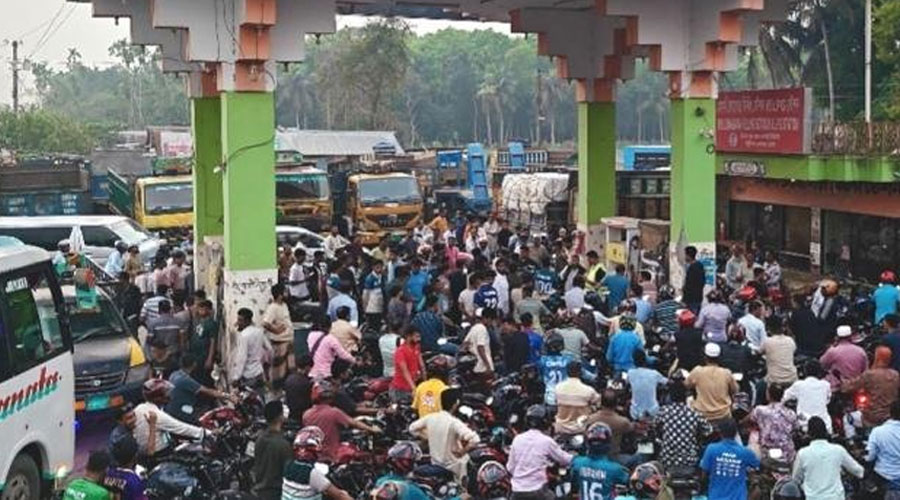 এত তেল যাচ্ছে কোথায়