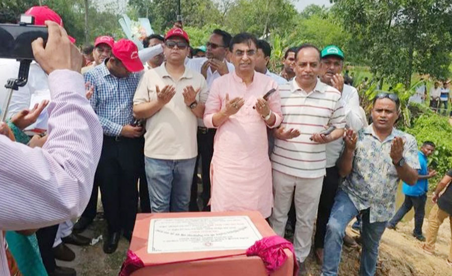 কালিয়াকৈরের ফুলবাড়িয়ায় খাল পুনঃখনন কাজের উদ্বোধন