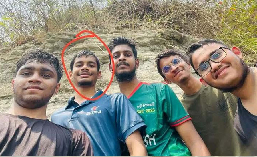 লামায় মাতামুহুরি নদীতে  গোসল করতে নেমে পর্যটক নিখোঁজ 