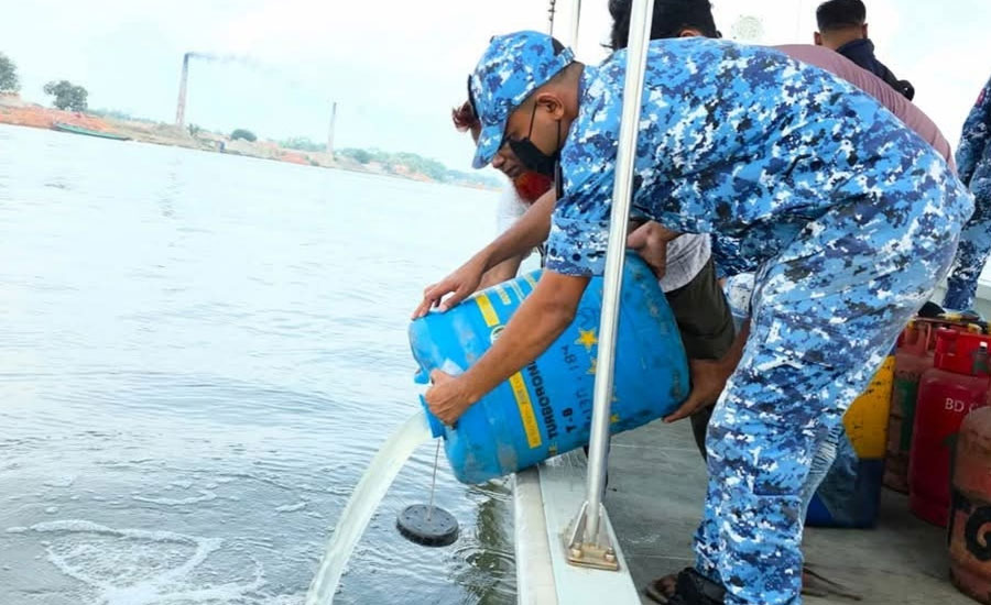 সোনারগাঁয়ে ২ কোটি টাকার অবৈধ জাটকা ও চিংড়ি রেণু জব্দ