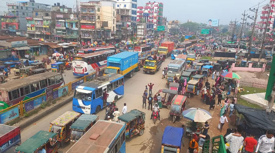 সমন্বয়হীনতায় অচল বাসস্ট্যান্ড, ভালুকা মহাসড়কে তীব্র যানজট