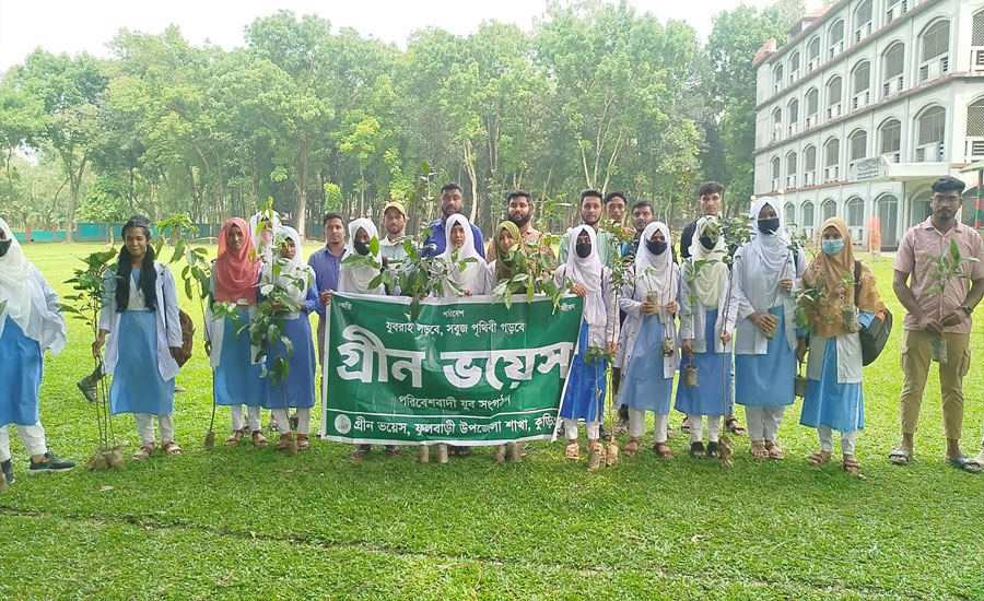 ফুলবাড়ীতে প্লাস্টিকবিরোধী উদ্যোগ, শিক্ষার্থীদের মাঝে গাছের চারা বিতরণ