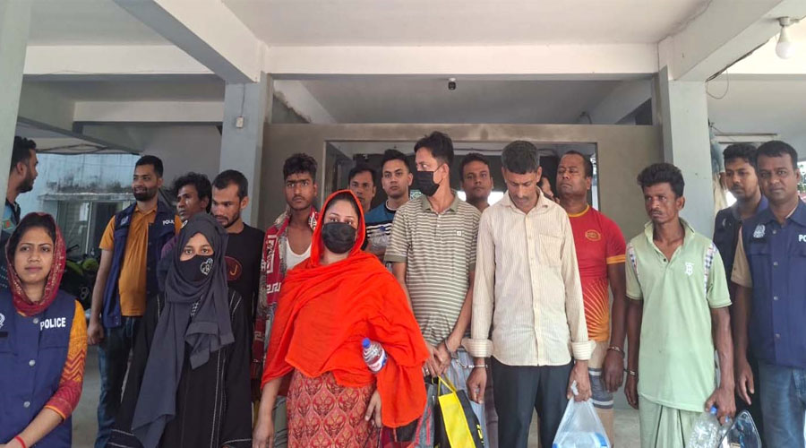 কক্সবাজার সদর মডেল থানার বিশেষ অভিযানে ডাকাতি প্রস্তুতিকালে ৫ জনসহ গ্রেফতার ১৪