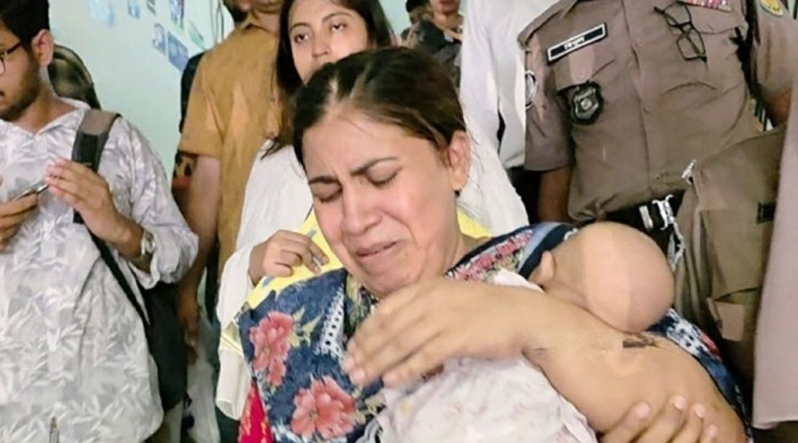 দেড় মাসের শিশু নিয়ে কারাগারে যুব মহিলা লীগ নেত্রী