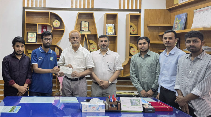 অসুস্থ জীমের চিকিৎসায় বৃত্তির অর্থ দিলেন বাকৃবি শিক্ষার্থীরা