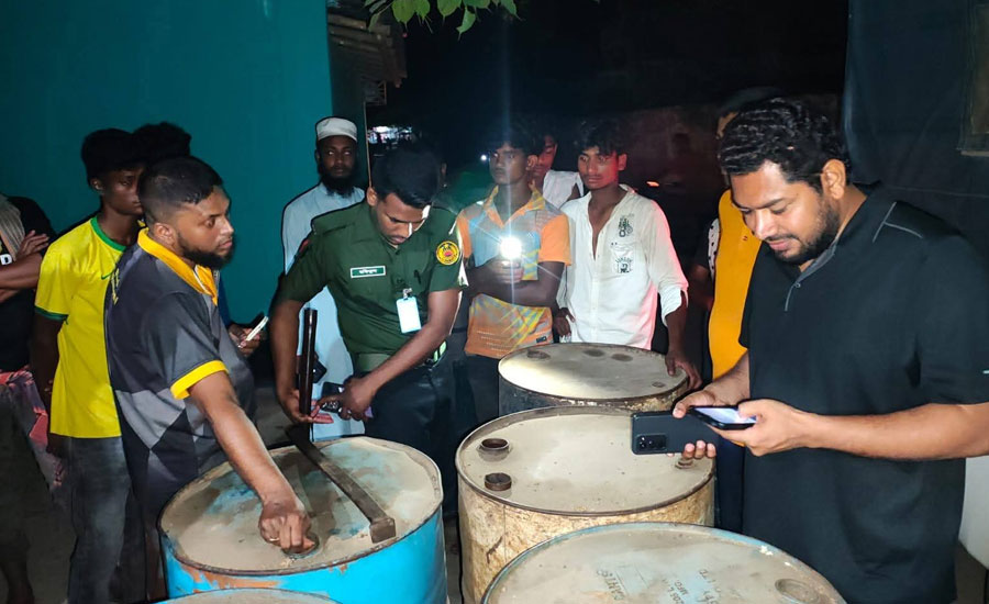 দামুড়হুদায় অবৈধভাবে  মজুদ ৩০০ লিটার ডিজেল জব্দ, জরিমানা ৫ হাজার টাকা