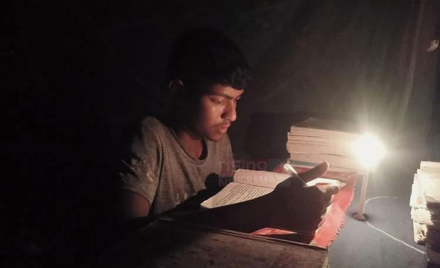 রাজারহাটে ঘনঘন লোডশেডিংয়ে জনজীবন বিপর্যস্ত, এসএসসি পরীক্ষার্থীদের চরম দুর্ভোগ