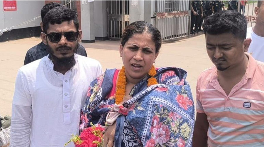 সন্তানসহ কারাগার থেকে মুক্তি পেলেন যুব মহিলা লীগ নেত্রী