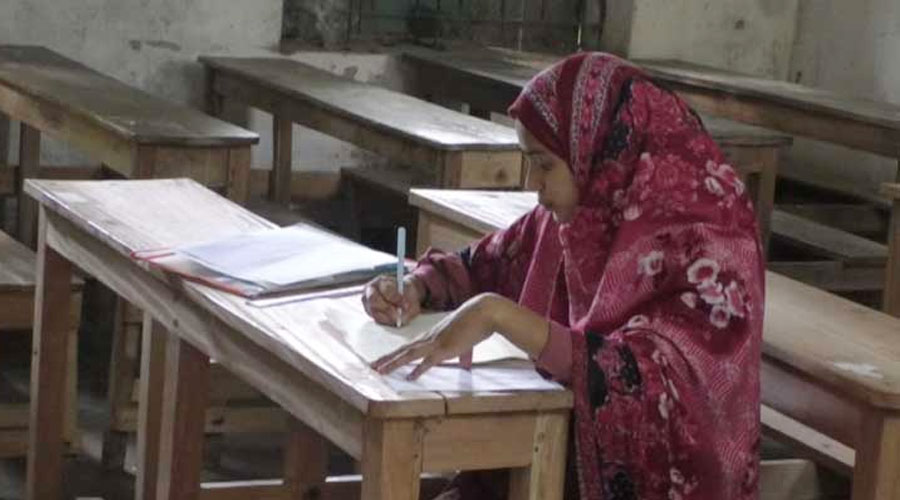 কুড়িগ্রামের হাওয়া আক্তার সন্তান জন্মদিয়ে ৩ দিন পর দিলেন এসএসসি পরীক্ষা