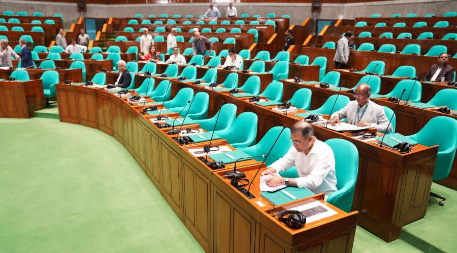 ভোটে নির্বাচিত ও সংরক্ষিত নারী আসনের এমপির মধ্যে পার্থক্য কোথায়?