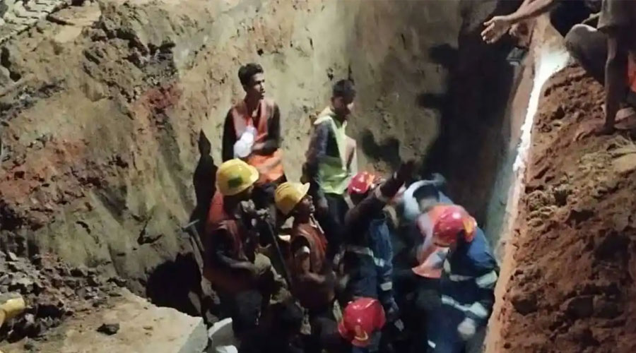 চট্টগ্রামে ওয়াসার প্রকল্পের মাটি ধসে ২ শ্রমিকের মৃত্যু