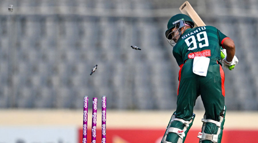 ব্যাটিংয়ে নেমে ৩ উইকেট হারিয়ে ধুঁকছে বাংলাদেশ,লিটন শান্ত  কি হাল ধরতে পারবে?