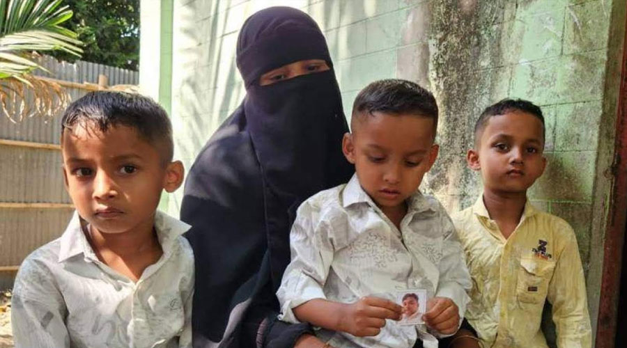 কক্সবাজার উপকূলে শত শত পরিবারে স্বজন হারানোর আর্তনাদ 