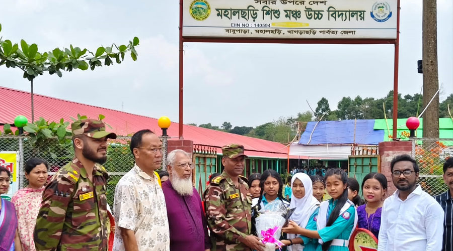 মহালছড়িতে শিক্ষা ও সম্প্রীতির বার্তা দিলো নবাগত জোন অধিনায়ক লে. কর্নেল মোঃ আল-জাবির আসিফ 