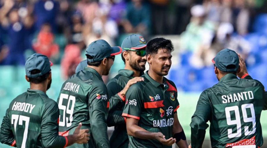 আব্বাস বোল্ড, ১৫৪ রানে নেই নিউজিল্যান্ডের ৮ উইকেট