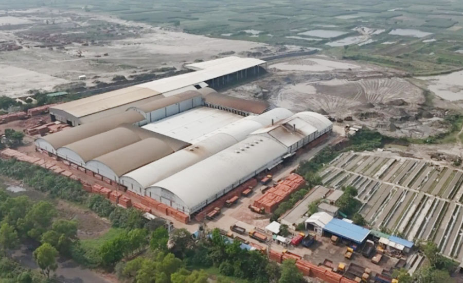 মানিকগঞ্জের ঘিওরে তিন ফসলি জমির টপ সয়েল গিলে খাচ্ছে স্টোন ব্রিকস