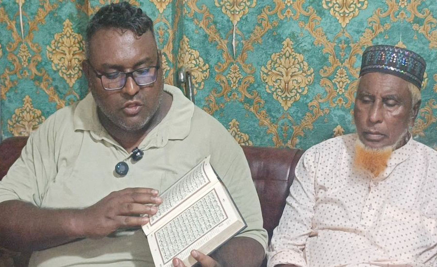 কুরআন শরীফ হাতে নিয়ে নিজেকে নির্দোষ দাবি, অপপ্রচারকারীদের শাস্তি চান স্বেচ্ছাসেবক দল নেতা