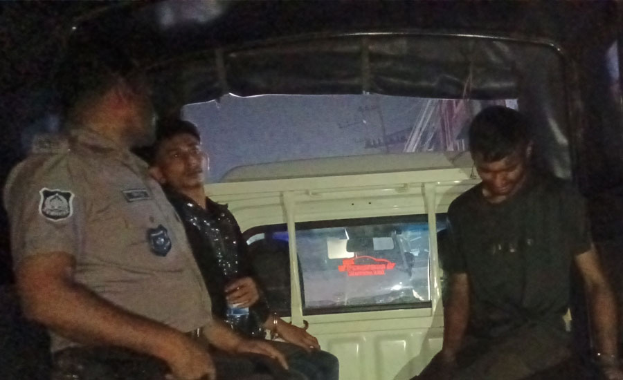 গাজীপুরে ছিনতাইকালীন পুলিশের অভিযানে দুইজন আটক