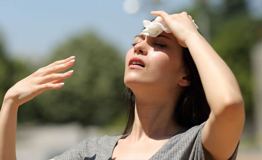 গোমস্তাপুর  তীব্র গরমে হিট স্ট্রোকের ঝুঁকিতে হাজারো মানুষ, বাড়ছে লোডশেডিং নিয়ে শঙ্কা