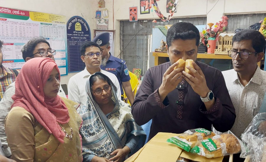 নরসিংদীতে স্কুল পরিদর্শনে গিয়ে মিড ডে মিলের খাবারে গন্ধ পেলেন - প্রতিমন্ত্রী