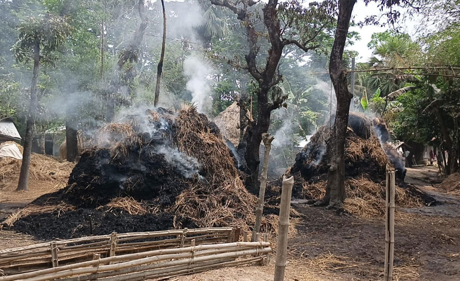 বাউফলে গভীর রাতে অগ্নিকাণ্ডে ৭ কুড়েঘর ভস্মীভূত, নাশকতার সন্দেহ