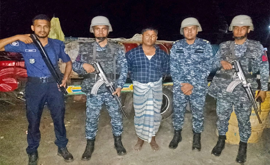 হাতিয়ায় নৌবাহিনীর যৌথ অভিযানে অবৈধ মজুদকৃত ডিজেলসহ একজন আটক