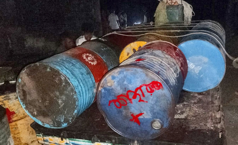 হাতিয়ায় নৌবাহিনীর যৌথ অভিযানে অবৈধ মজুদকৃত ডিজেলসহ একজন আটক