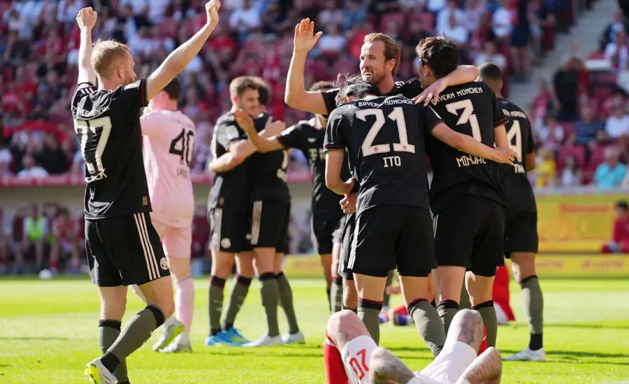 ৩ গোলে পিছিয়ে পড়ার পর দুর্দান্ত কামব্যাক বায়ার্নের