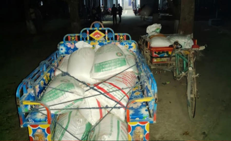 এনায়েতপুরে টিসিবির চাল জব্দ আটক ২ 