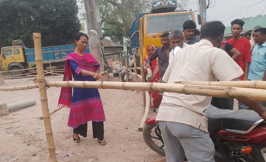 শিরোনাম: আধা ঘণ্টায় মাঠ ক্লিয়ার: সরিষাবাড়ীতে ইউএনওর কঠোর পদক্ষেপ