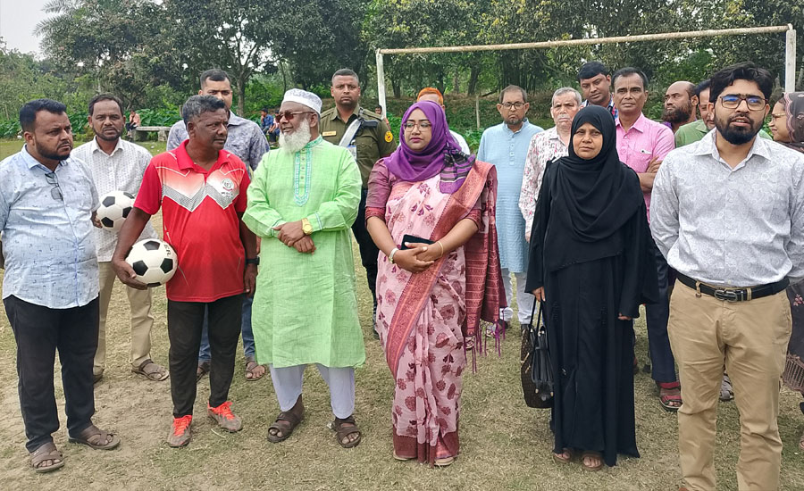 পত্নীতলায় প্রাথমিক বিদ্যালয় গোল্ডকাপ ফুটবল টুর্নামেন্টের উদ্বোধন 