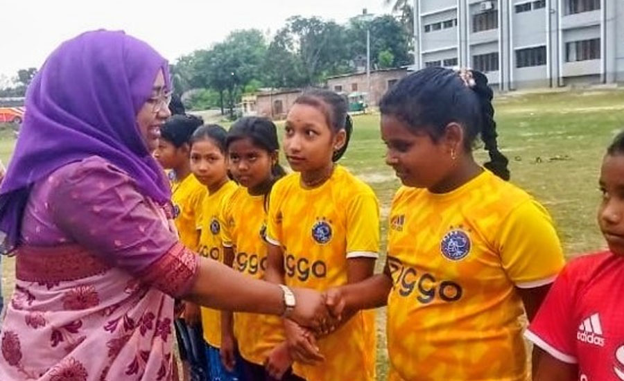 পত্নীতলায় প্রাথমিক বিদ্যালয় গোল্ডকাপ ফুটবল টুর্নামেন্টের উদ্বোধন 