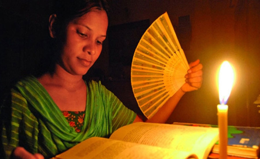 গ্রামে ১০ থেকে ১৫ ঘণ্টা বিদ্যুৎ থাকে না, অতিষ্ঠ মানুষ