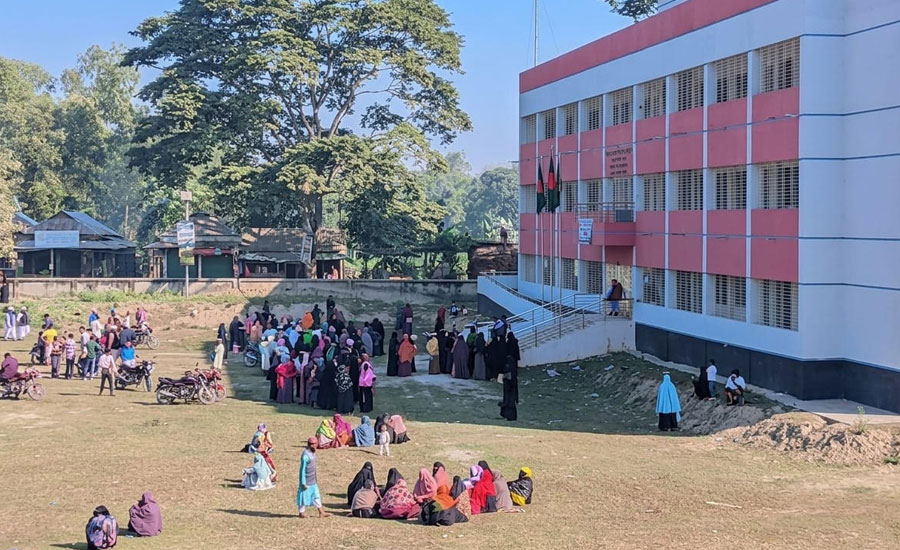 মাদারগঞ্জে এসএসসি পরিক্ষায় শিক্ষকদের ভুলে অনিশ্চয়তায় শিক্ষার্থীর ভবিষ্যৎ