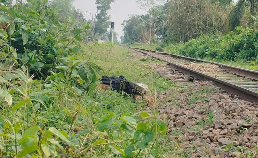 শ্রীপুরে ট্রেনে কাটা পড়ে অজ্ঞাত যুবকের মৃত্যু