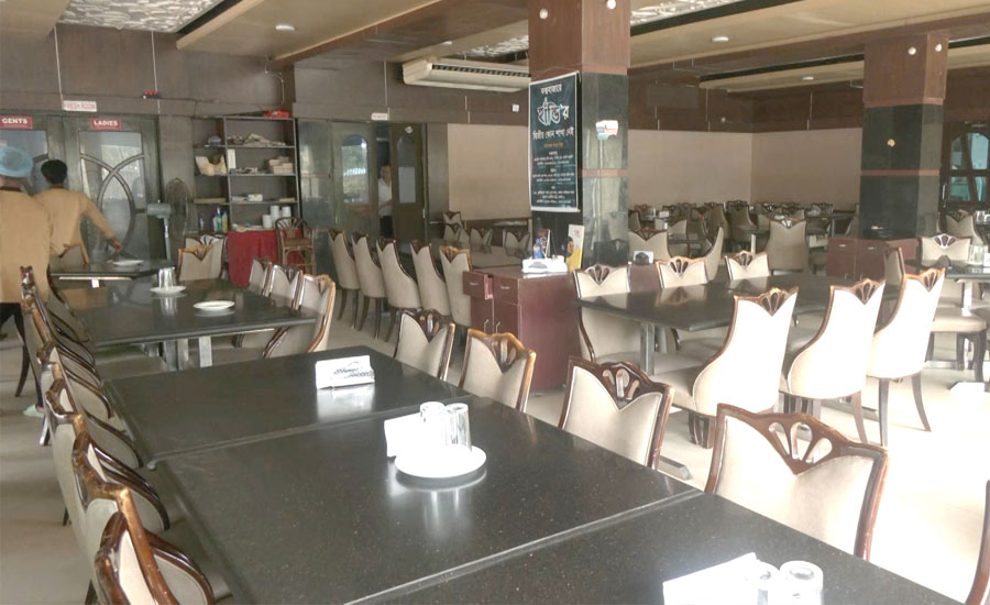 ভয়াবহ লোডশেডিংয়ে বিপর্যস্ত কক্সবাজার, পর্যটক শূন্য সৈকত