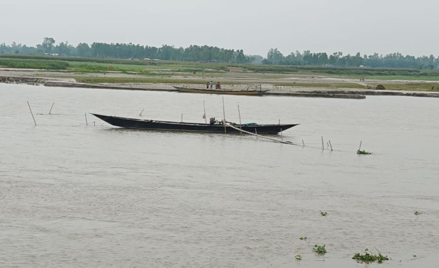 দুধকুমারে বালু ব্যবসায়ীদের দৌরাত্ম্য, ঝুঁকিতে কোটি টাকা বাঁধ, উদ্বিগ্ন স্থানীয়রা