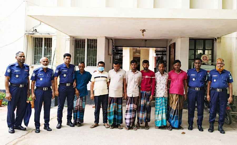 সরিষাবাড়ীতে পুলিশের বিশেষ অভিযান মাজালিয়া থেকে ৭ জুয়াড়ি আটক